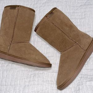 Minnetonka boots size 6